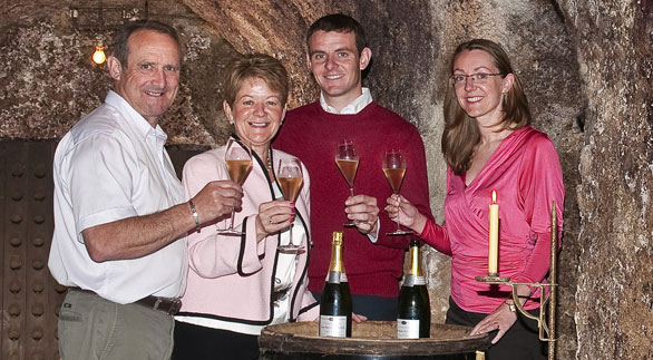 Family photo with parents and children Bandock during a Champagne tasting